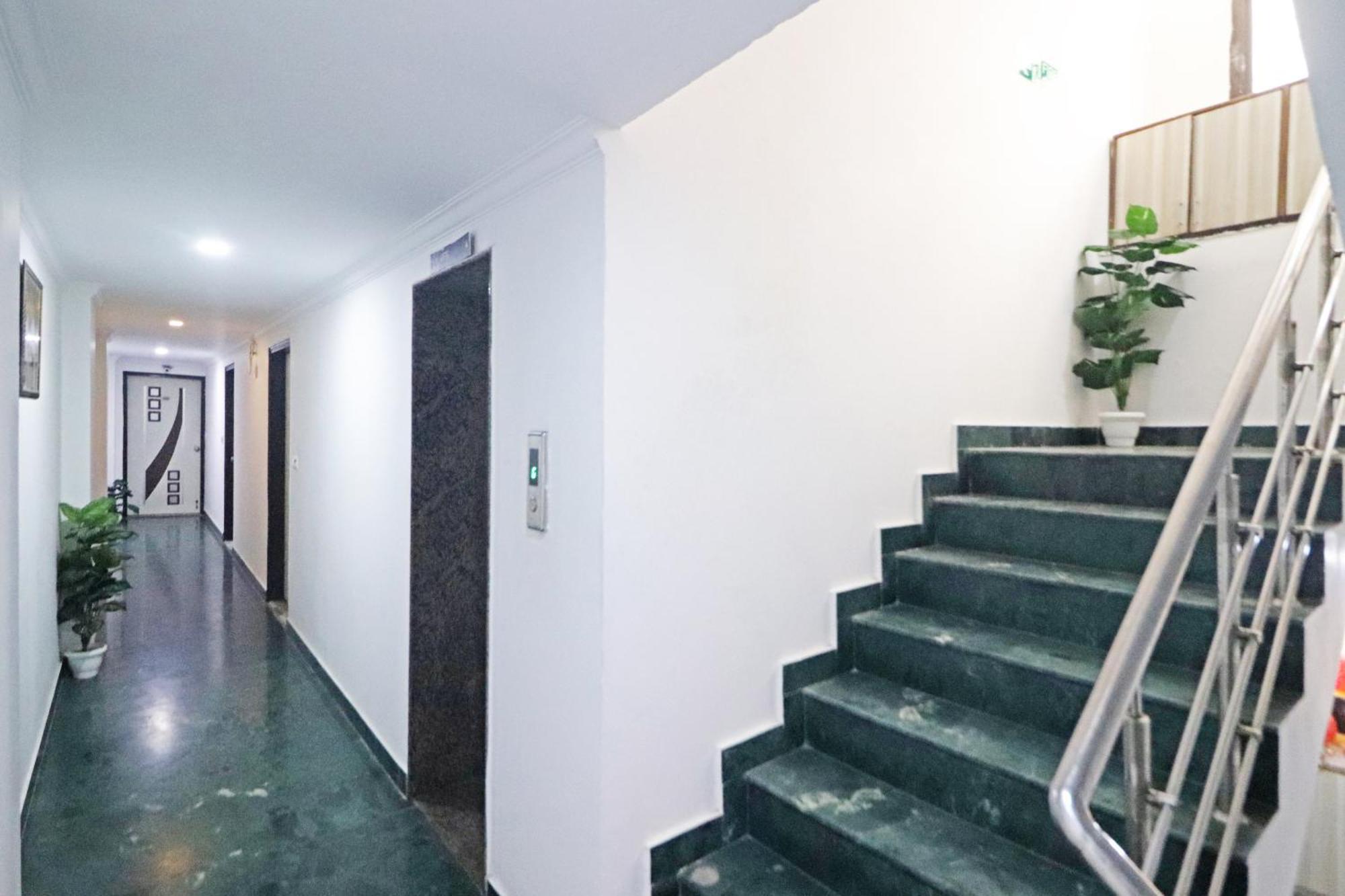 Hotel Clink Airport -new Delhi 3*