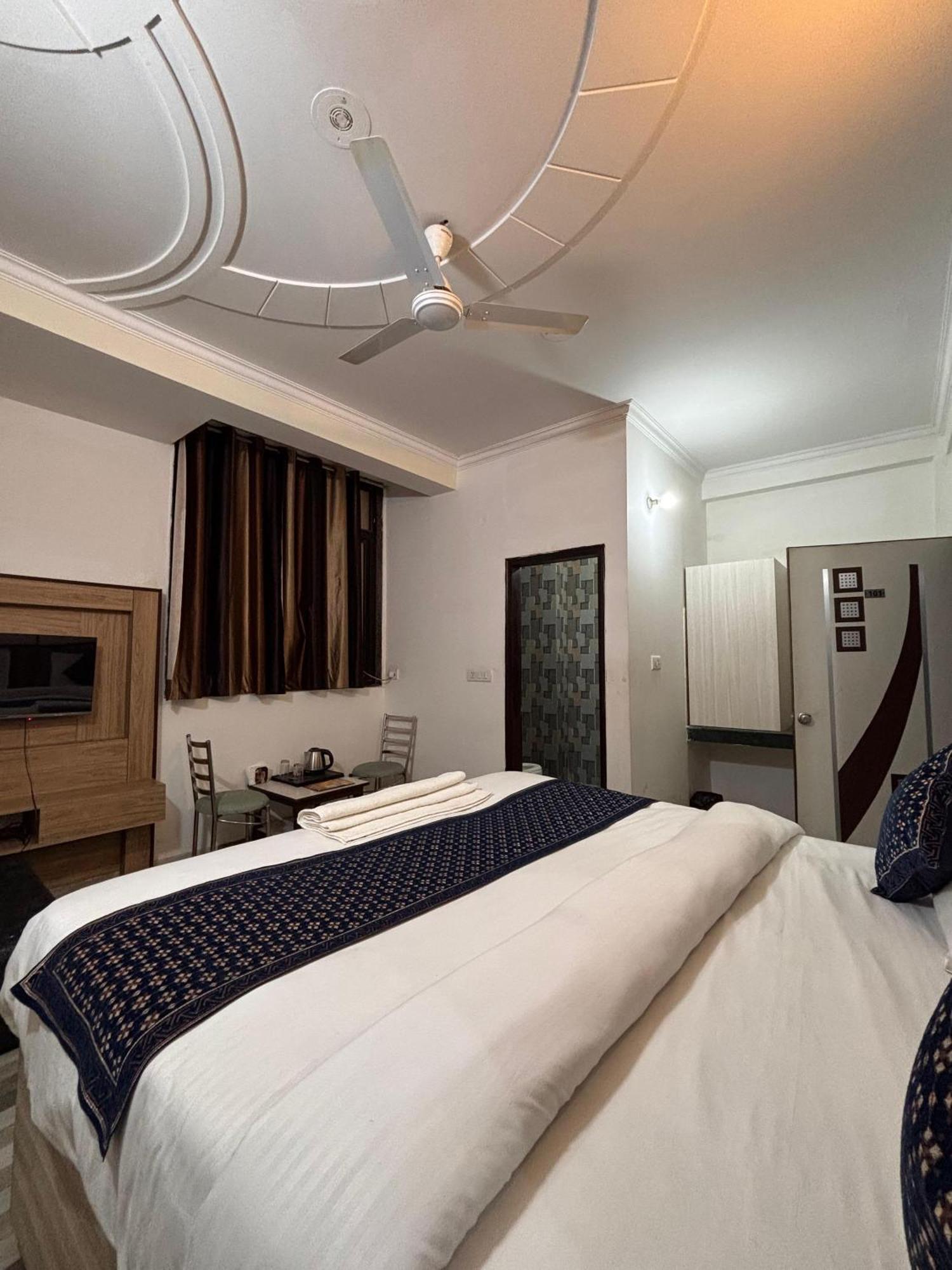 Hotel Clink Airport -new Delhi 3*