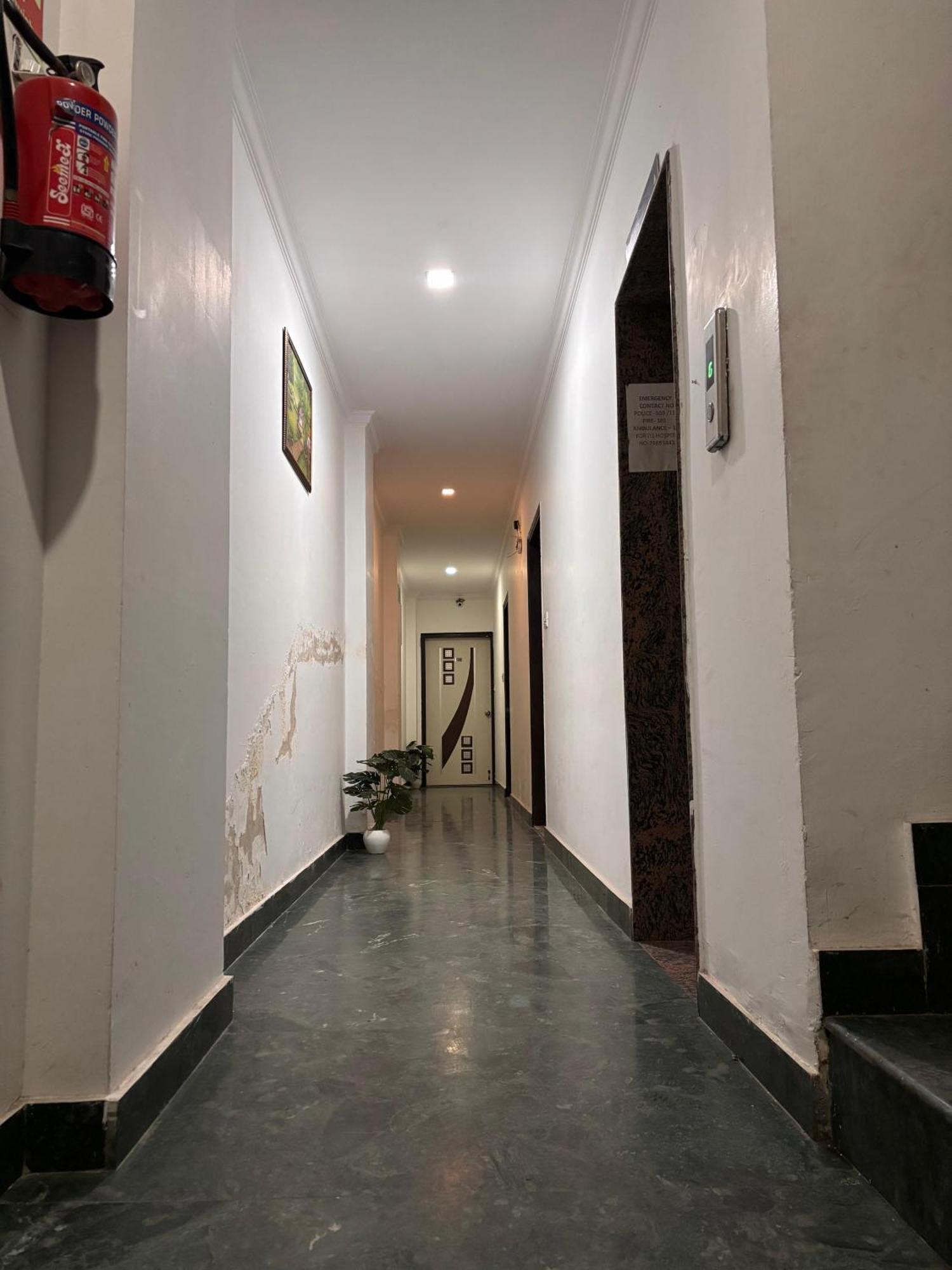 Hotel Clink Airport -new Delhi 3*
